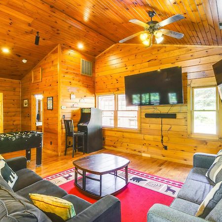 Cabin With Pool Access About 3 Mi To Downtown 개틀린버그 외부 사진