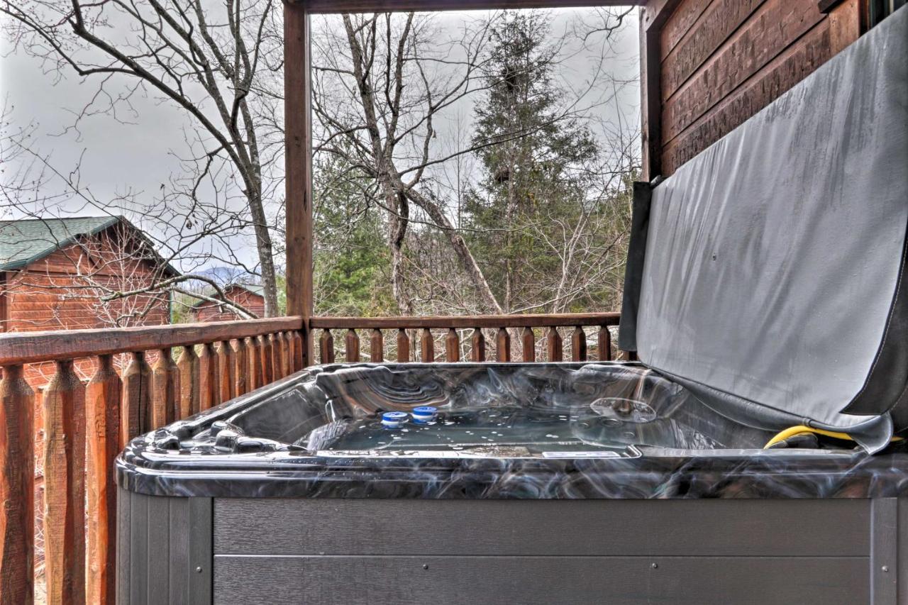 Cabin With Pool Access About 3 Mi To Downtown 개틀린버그 외부 사진