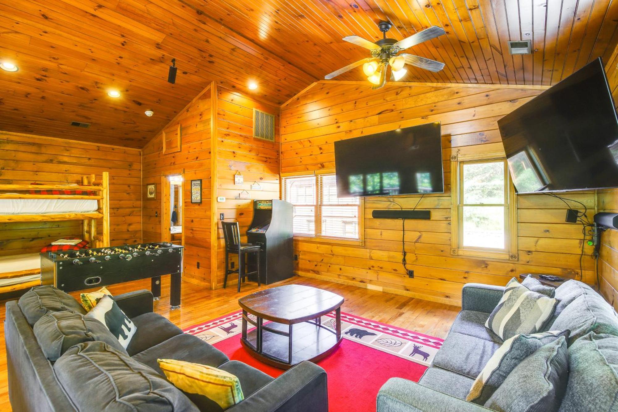 Cabin With Pool Access About 3 Mi To Downtown 개틀린버그 외부 사진