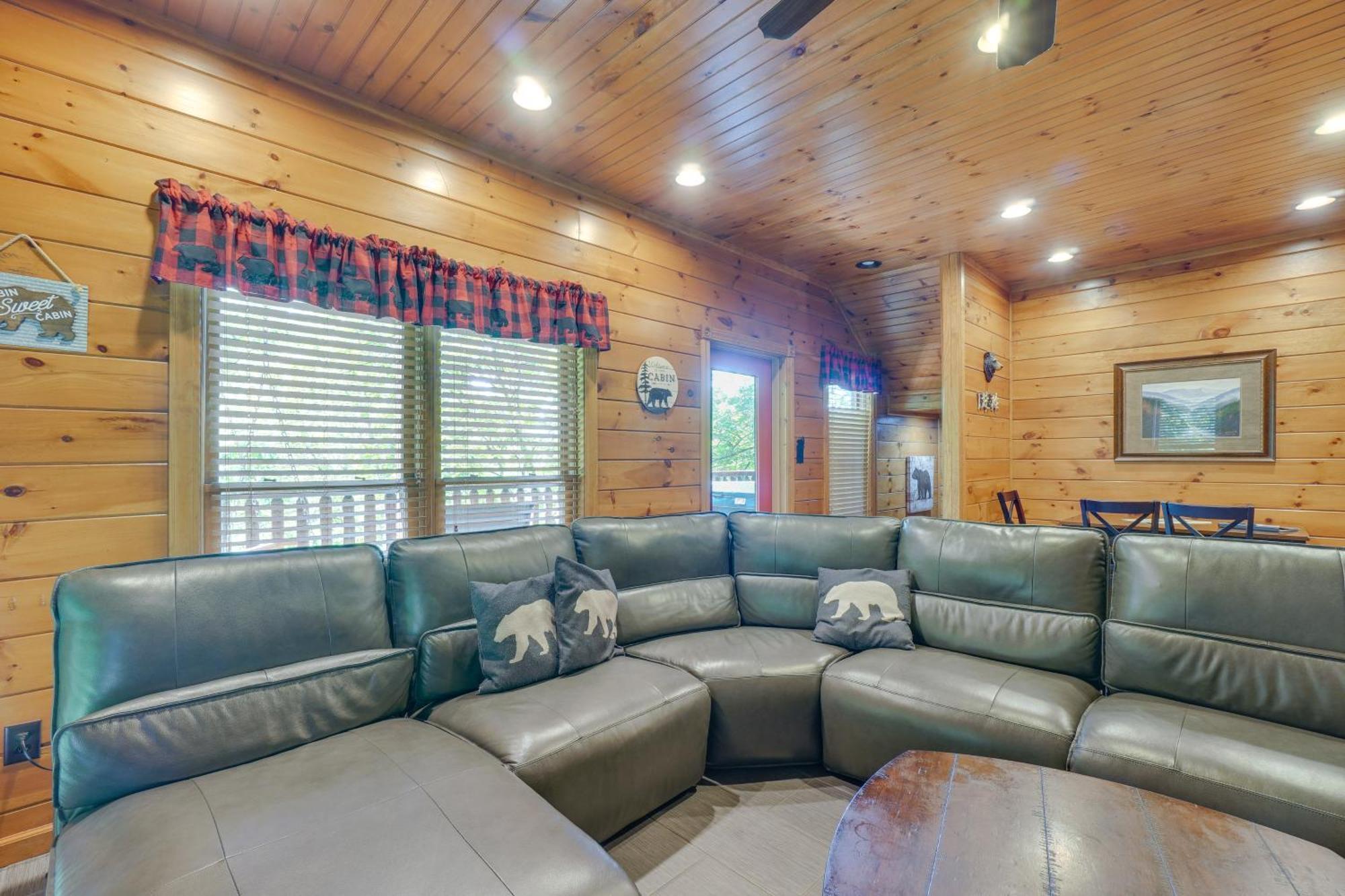 Cabin With Pool Access About 3 Mi To Downtown 개틀린버그 외부 사진