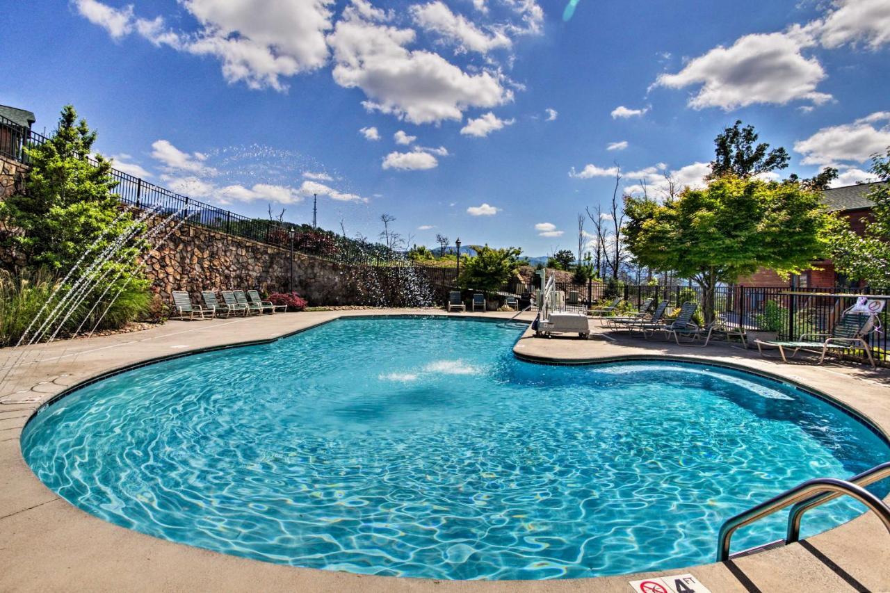 Cabin With Pool Access About 3 Mi To Downtown 개틀린버그 외부 사진