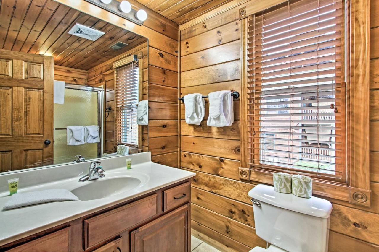 Cabin With Pool Access About 3 Mi To Downtown 개틀린버그 외부 사진