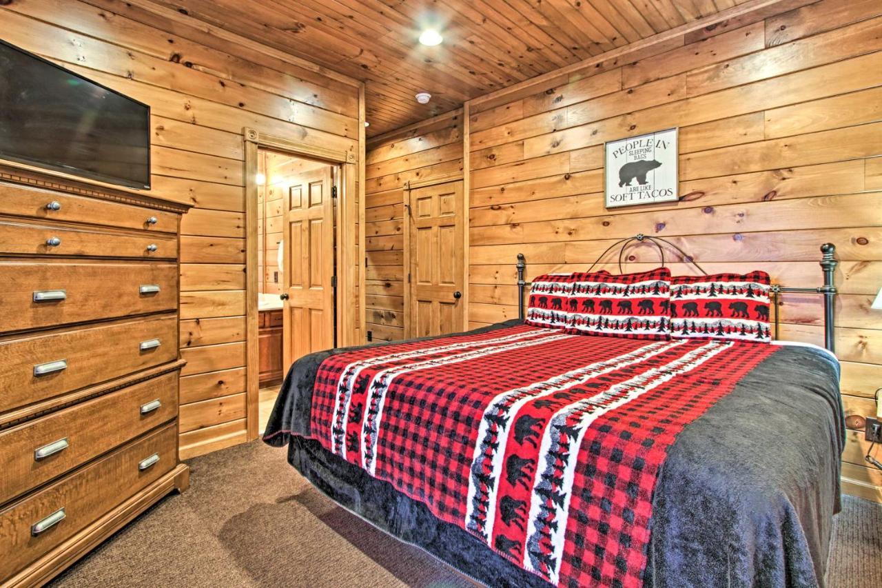 Cabin With Pool Access About 3 Mi To Downtown 개틀린버그 외부 사진