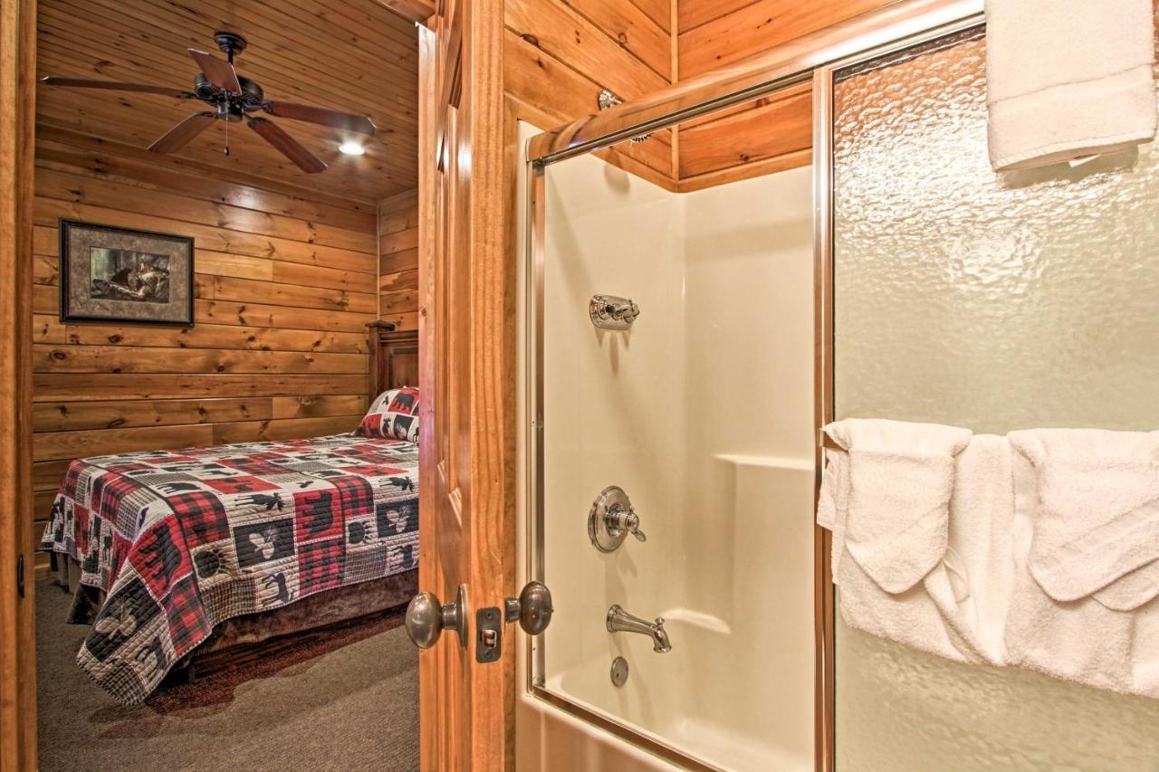 Cabin With Pool Access About 3 Mi To Downtown 개틀린버그 외부 사진