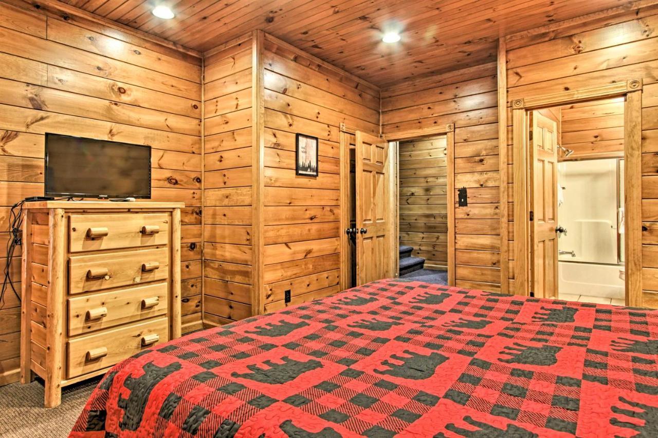 Cabin With Pool Access About 3 Mi To Downtown 개틀린버그 외부 사진