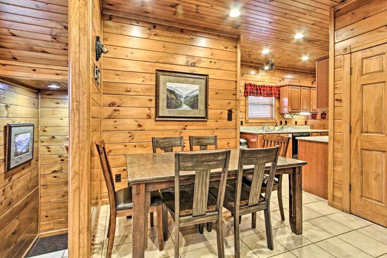 Cabin With Pool Access About 3 Mi To Downtown 개틀린버그 외부 사진