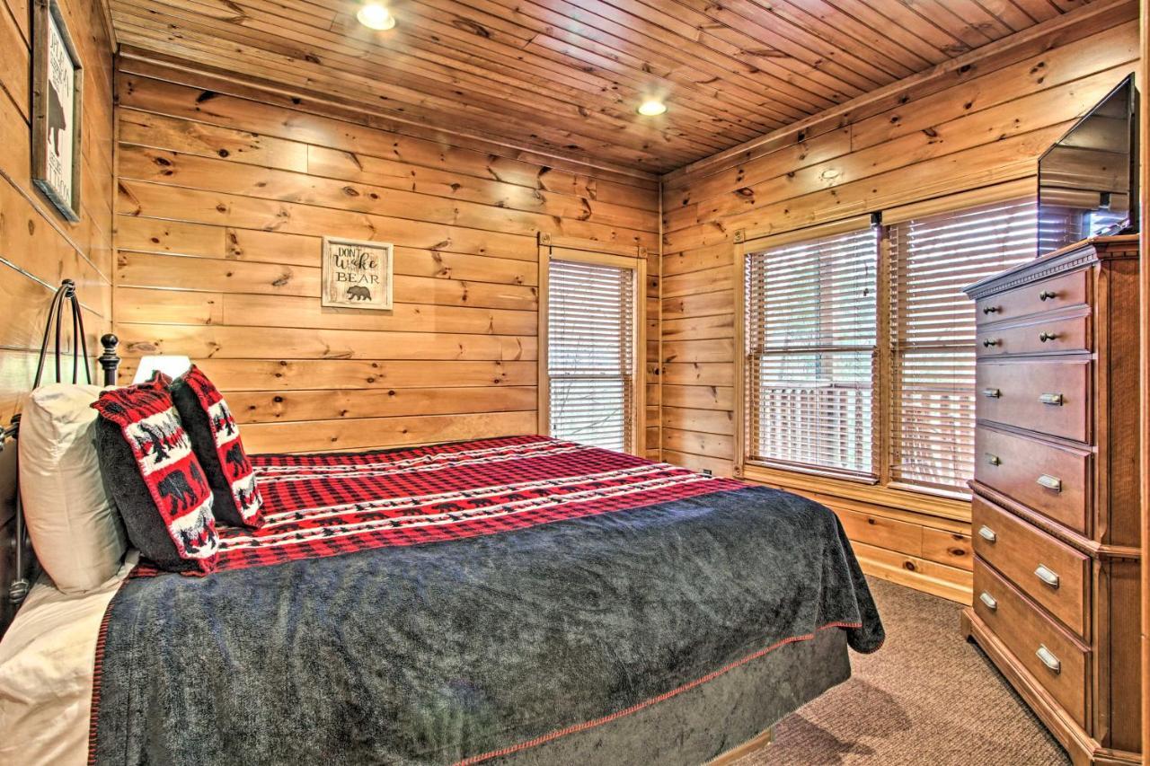 Cabin With Pool Access About 3 Mi To Downtown 개틀린버그 외부 사진
